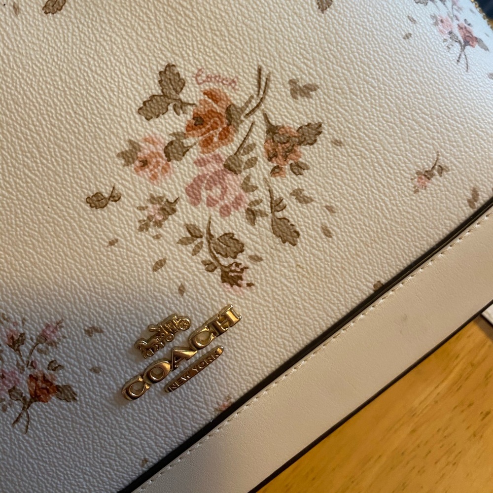 ISO wallet to match my purse!!